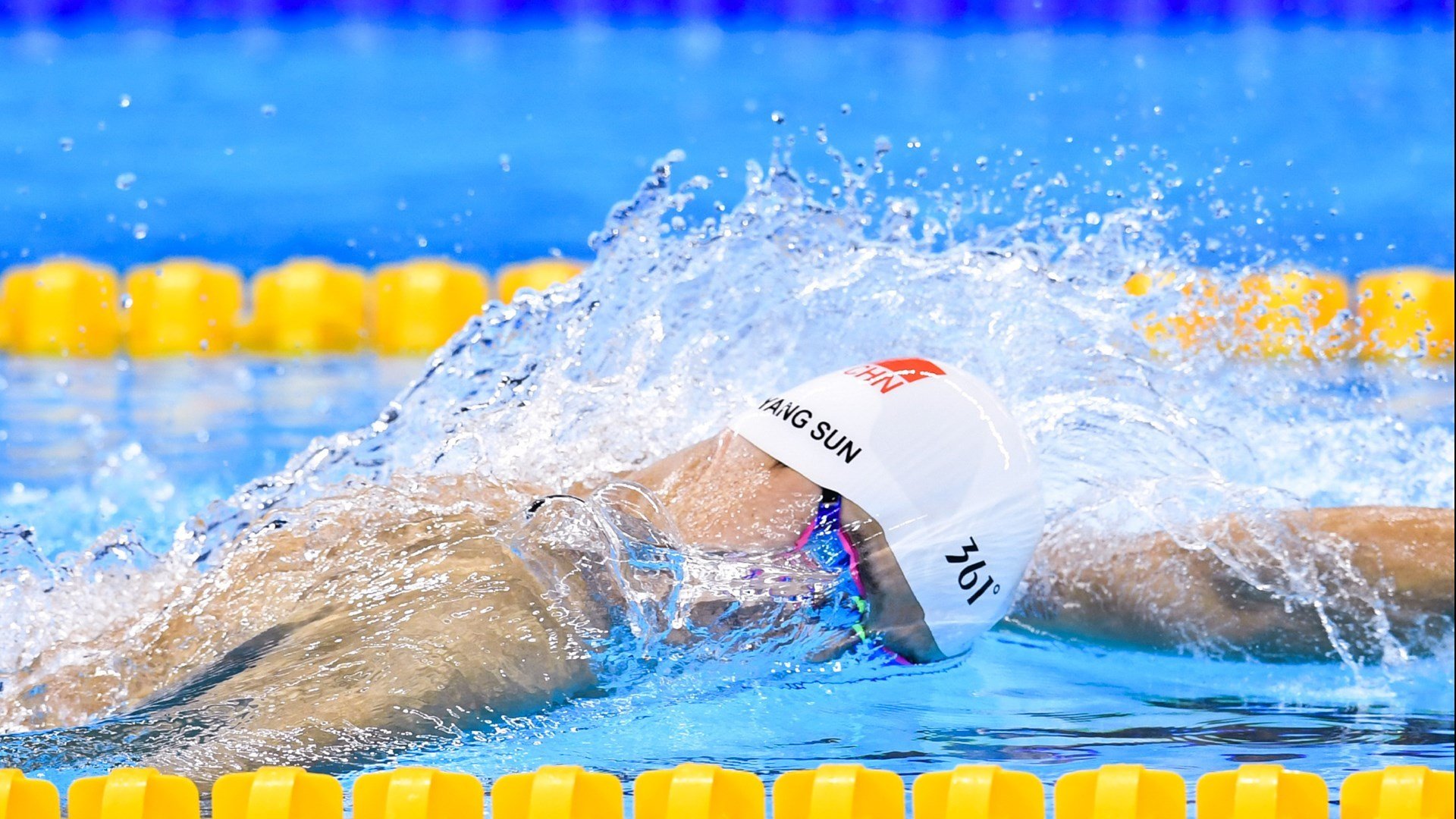 比赛局势复杂首场状态出色，利物浦观众沸腾！，Uzi重返赛场全场沸腾不已